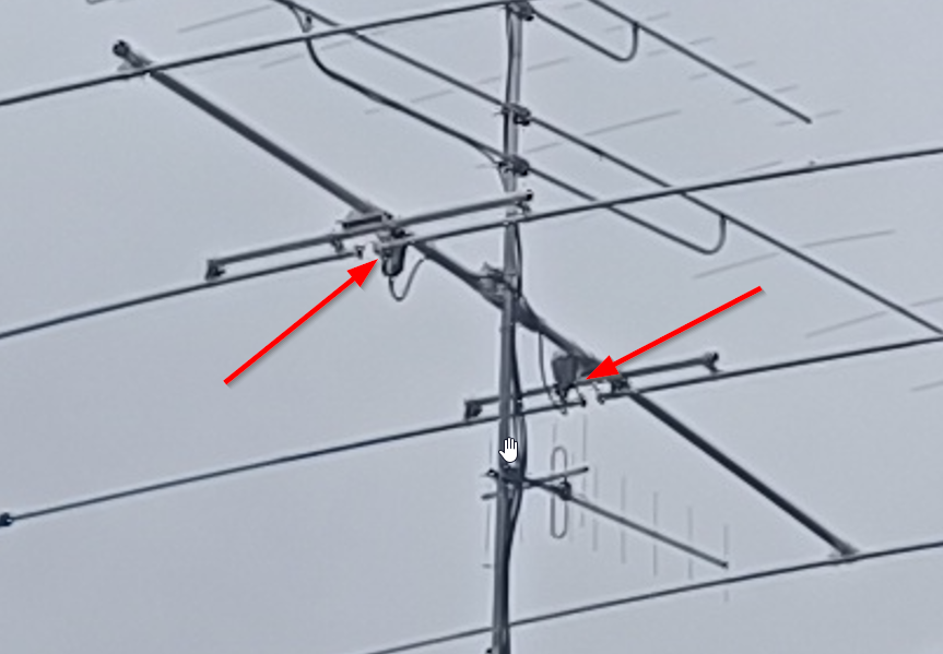 2 Antennen an einem Boom